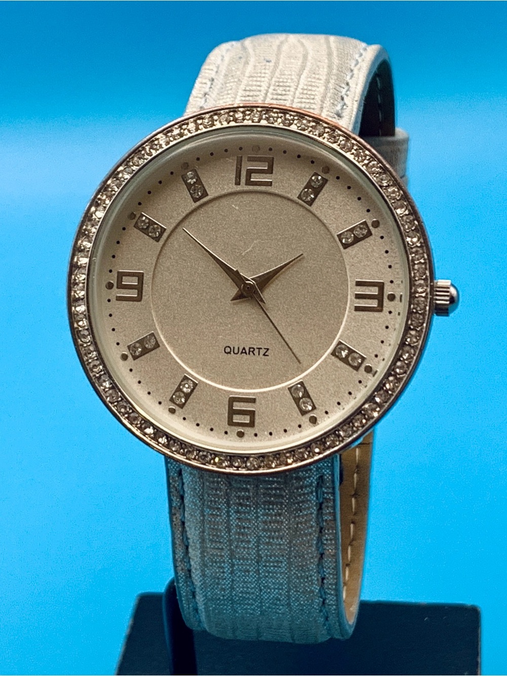 CHICO’S Women’s Fashion Quartz Wristwatch Crystal Bezel Japan Mvt Works New Batt